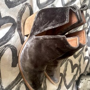 Jeffrey Campbell Cromwell suede gray and silver ankle boots
